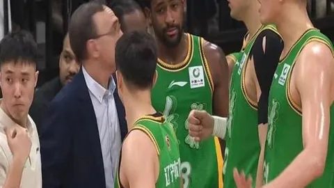 公牛众将齐飞，连破黄蜂防线止住连败颓势，基迪三双闪耀，米勒高效贡献21分6板